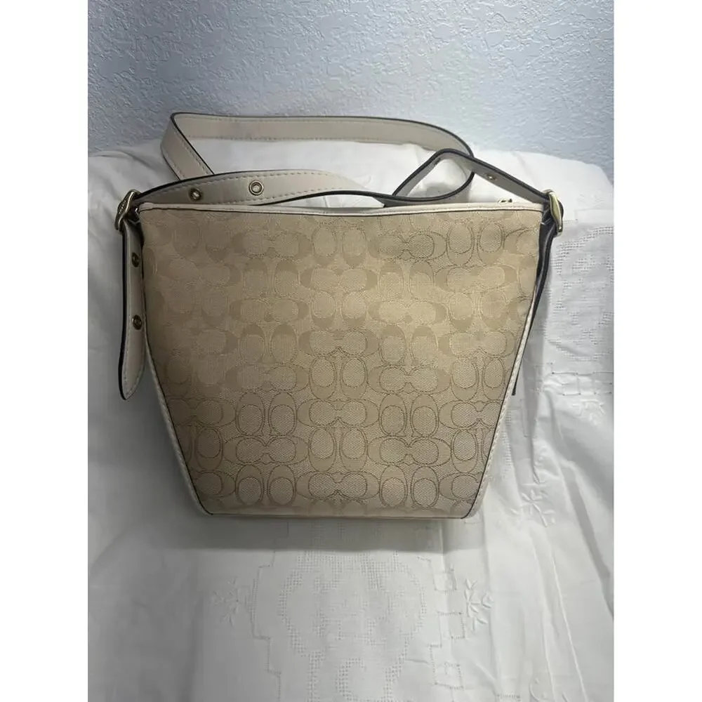 NeW Coach Signature Canvas Shoulder Bag Beige Cream. B-322